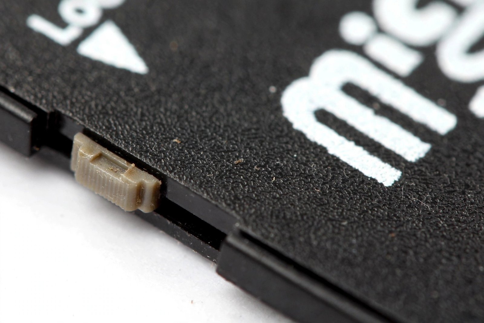 Close-up of the lock switch on an SD card adapter causing the android sd card read only error