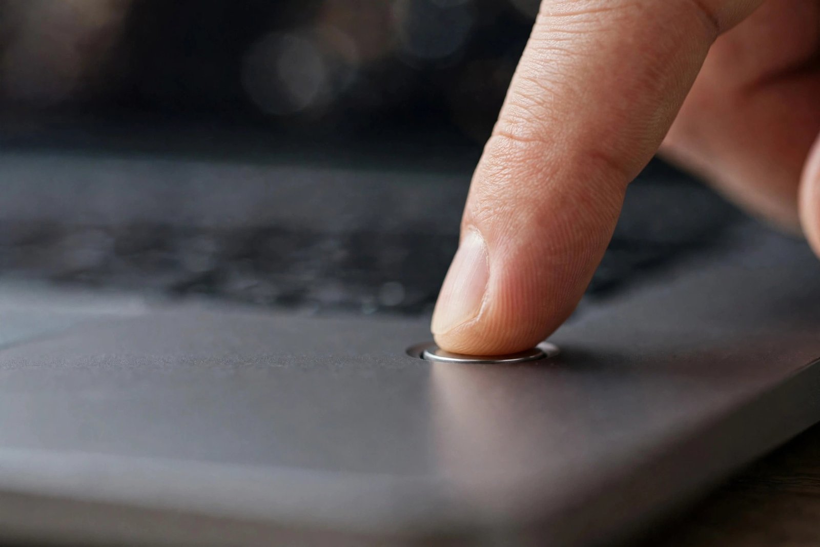windows update stuck downloading fixed by pressing the laptop power button to restart